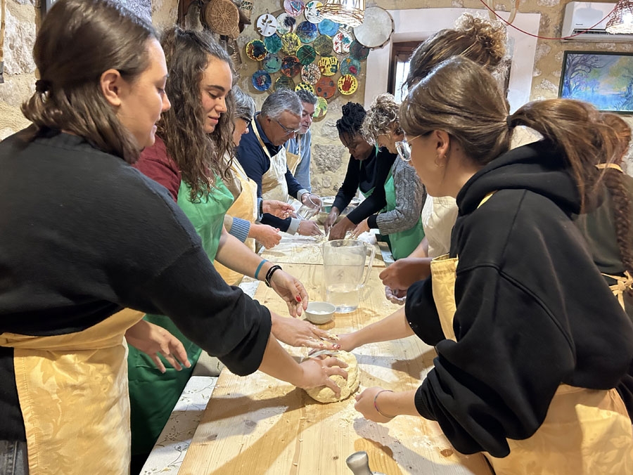 Mani in Pasta Scuola di Cucina Ciociara: pane, paste e dolci